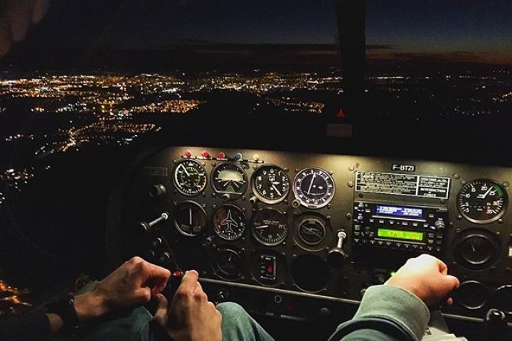 N I G H T 🌙 #pilot #night #Fly #Sky #Light #caen #deauville #cockpit #airplane #avgeek #moon #flight #aviator